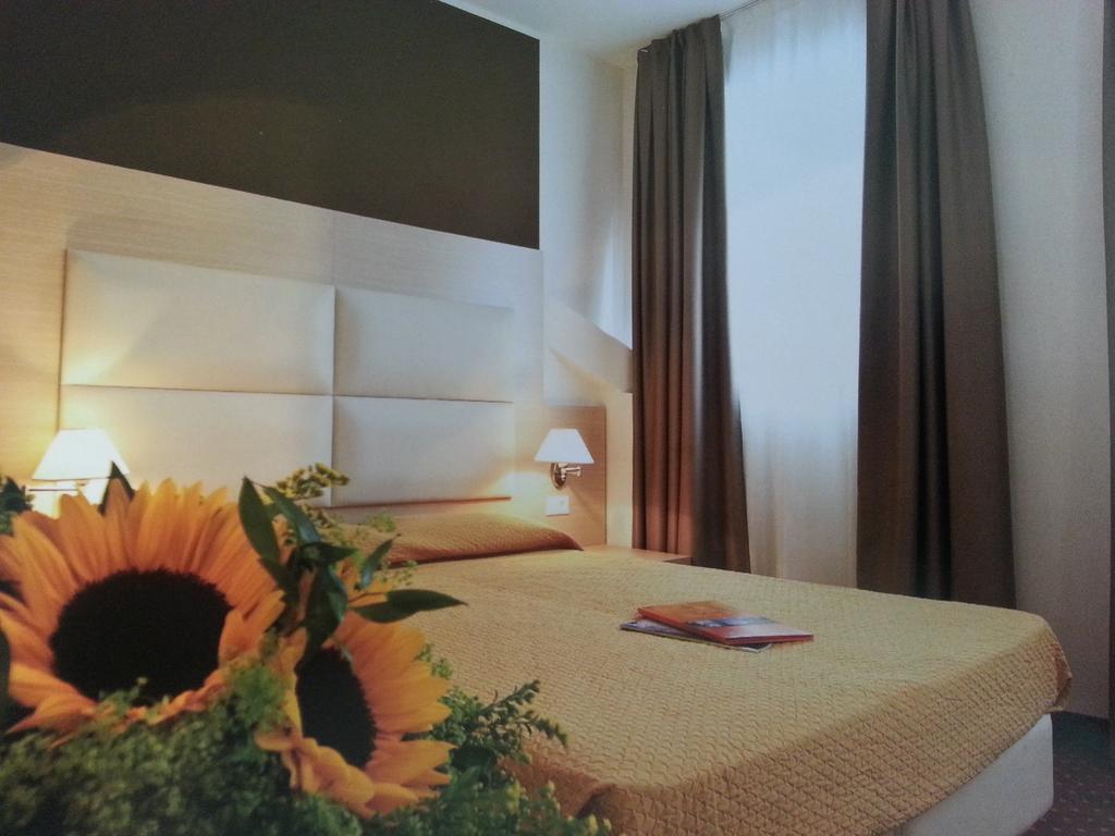 Hotel Regina Bozen Habitación foto