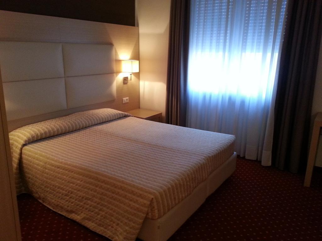 Hotel Regina Bozen Habitación foto